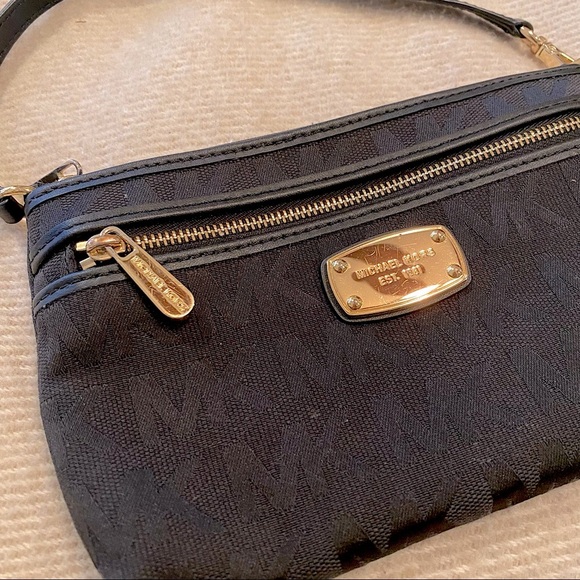 Michael Kors Wristlet - Picture 3 of 6